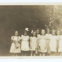 05.07.01 Servants' children at a party